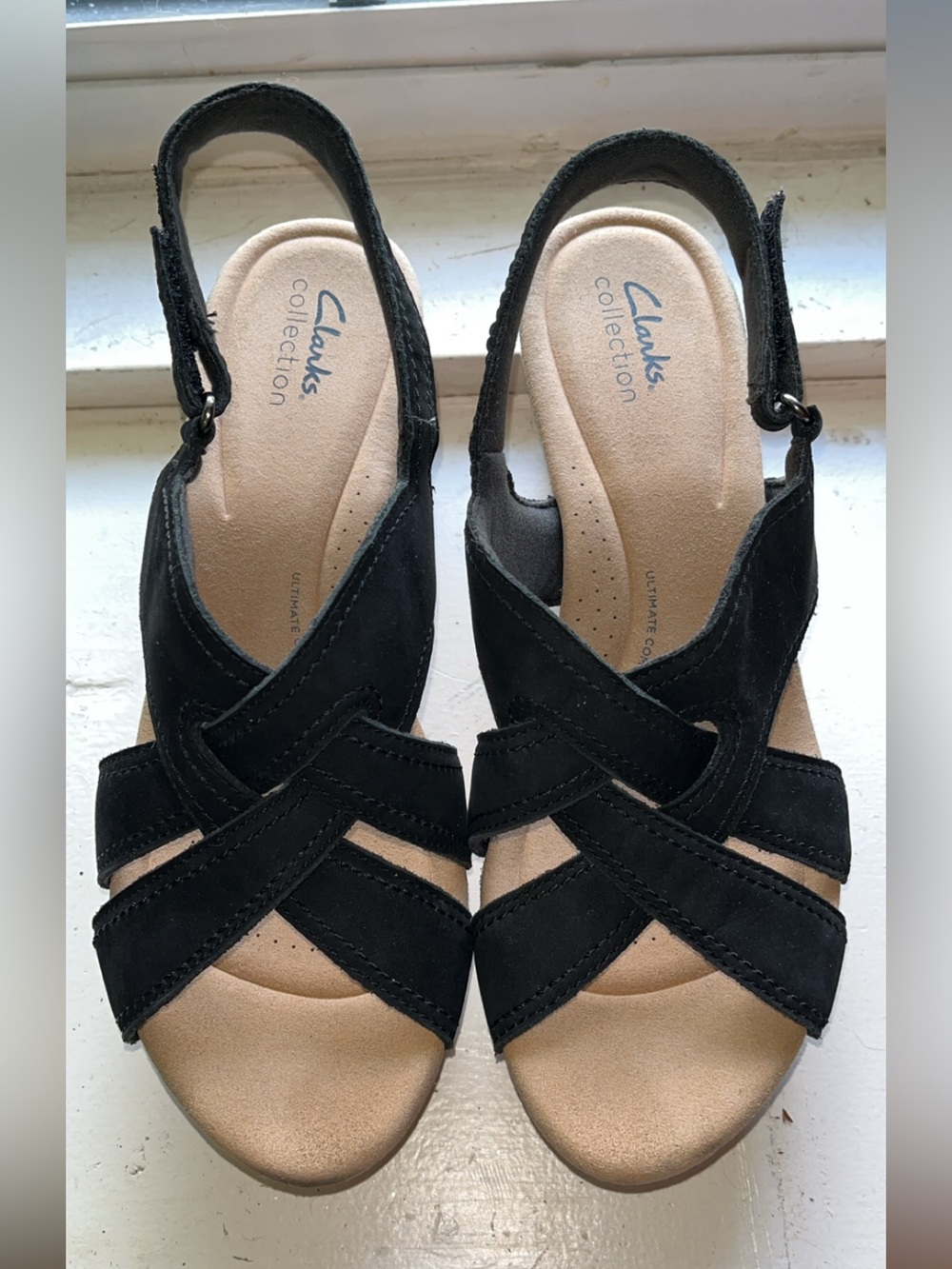Clarks Giselle Flora Sandal Black Wedge Sandals Black
Size 9.5